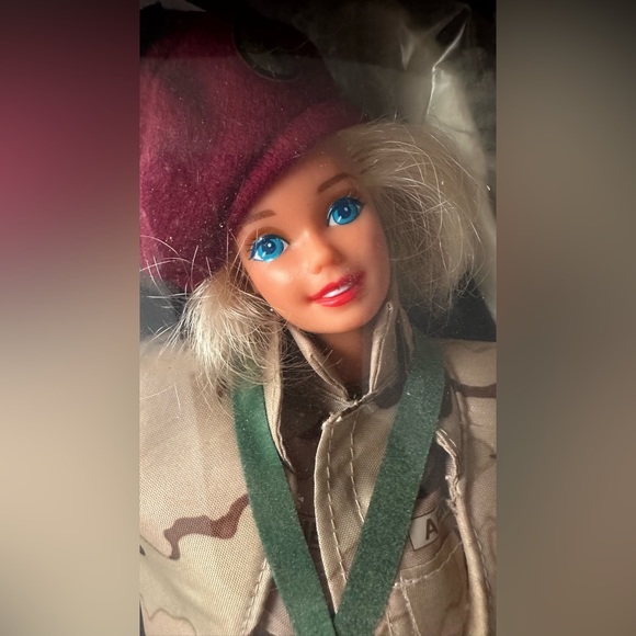 Army Barbie - Picture 3 of 6